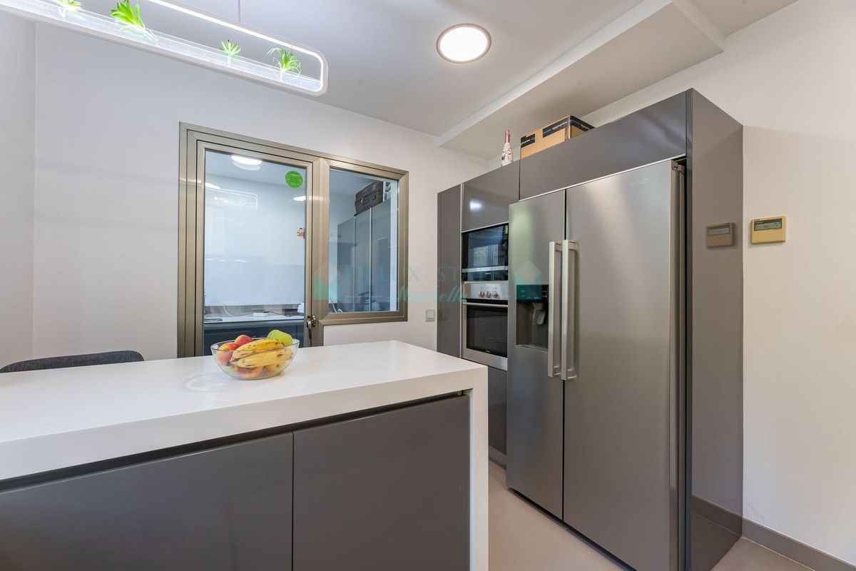 Apartment for sale in Benahavis