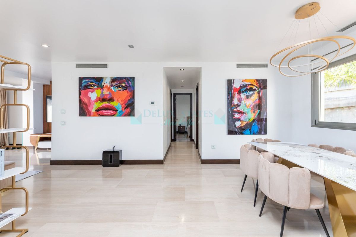 Apartment for sale in Benahavis