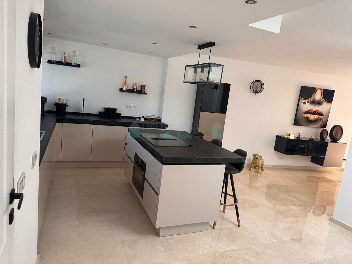 Penthouse for sale in New Golden Mile, Estepona