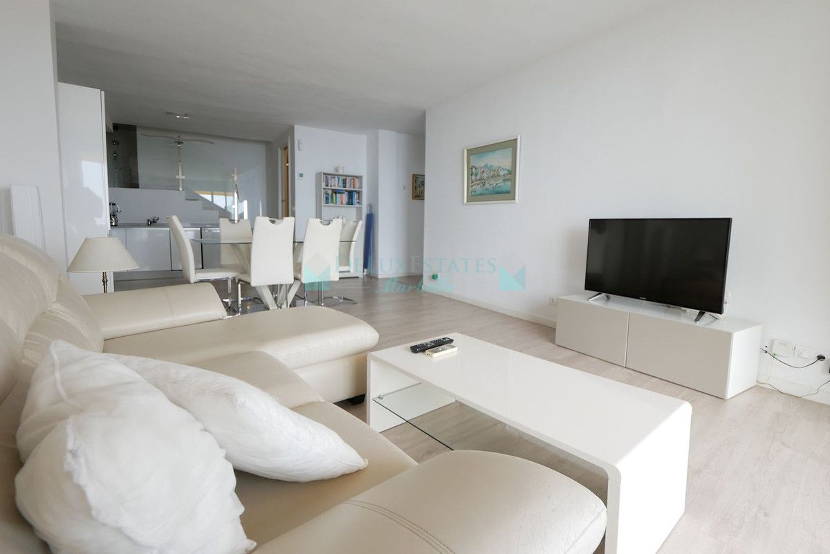 Penthouse for sale in Cabopino, Marbella East