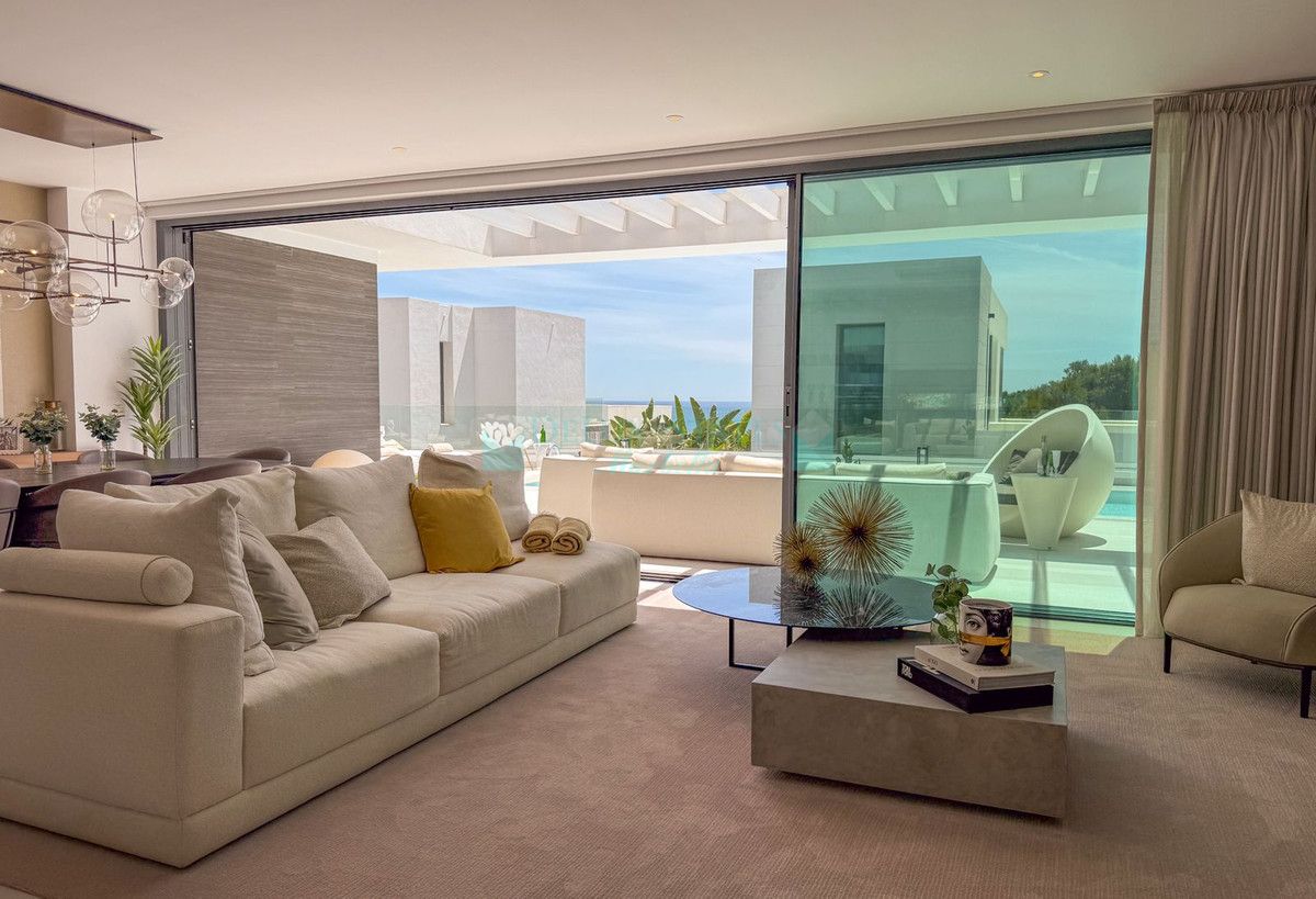Villa for sale in Cabopino, Marbella East