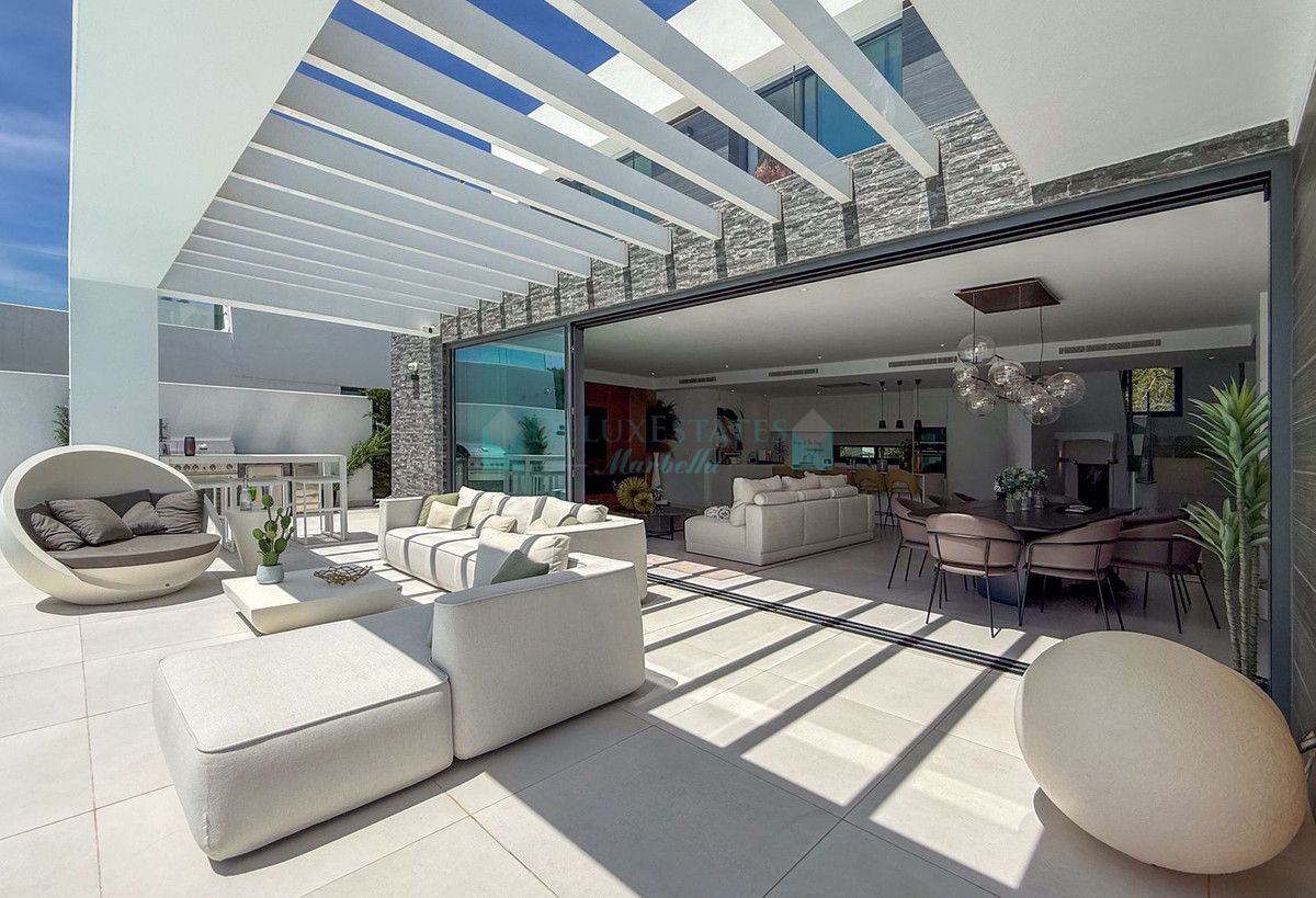 Villa for sale in Cabopino, Marbella East