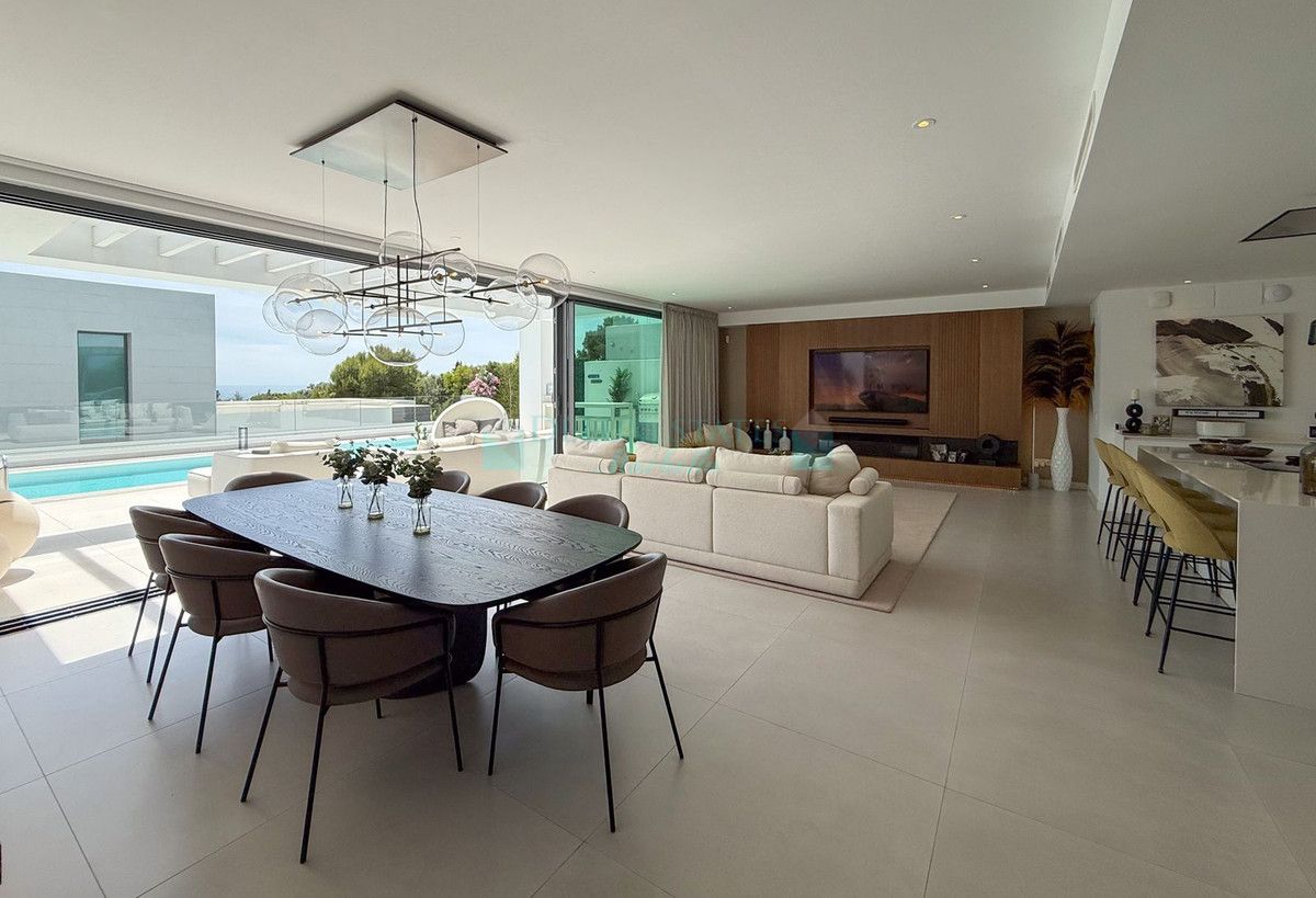 Villa for sale in Cabopino, Marbella East