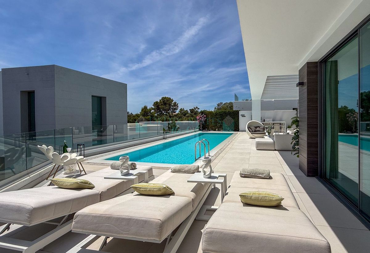 Villa for sale in Cabopino, Marbella East