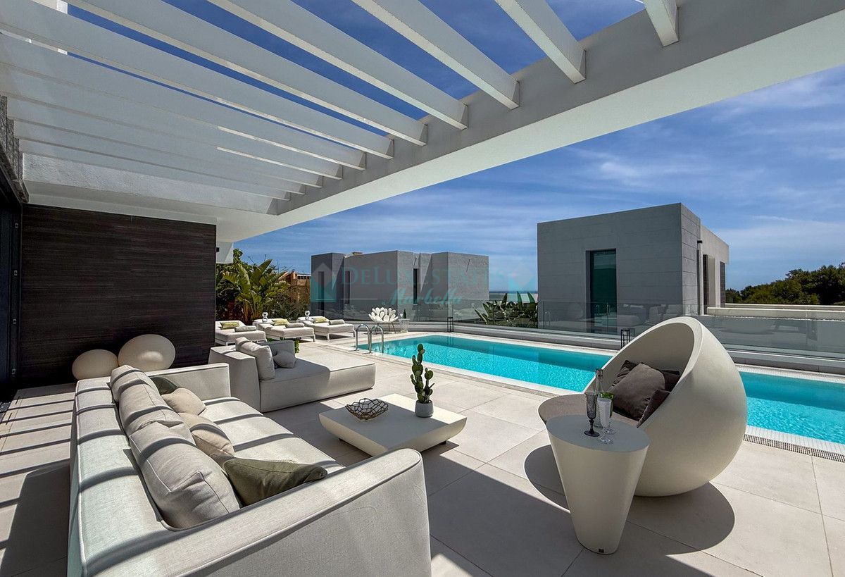 Villa for sale in Cabopino, Marbella East