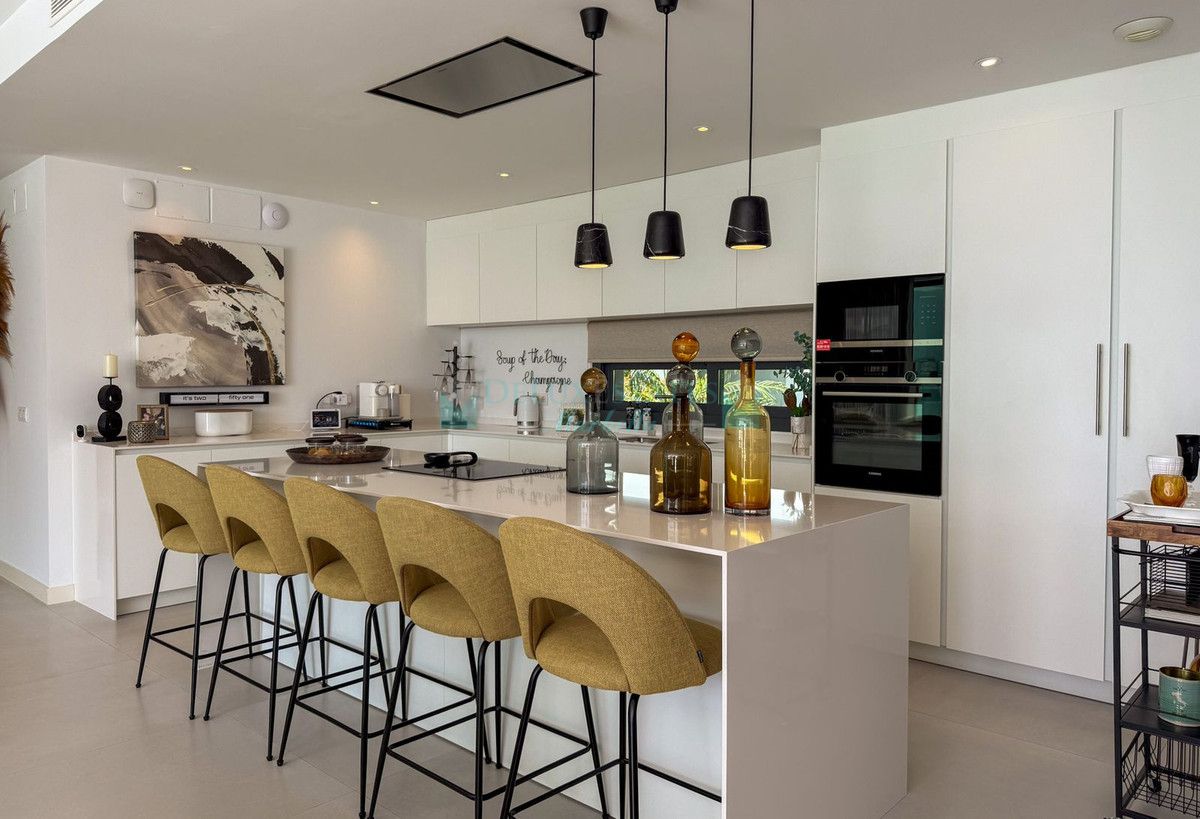 Villa for sale in Cabopino, Marbella East