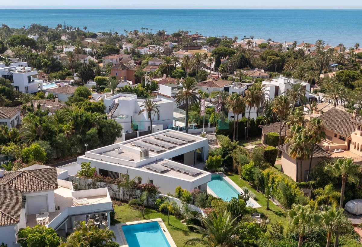 Villa for sale in Marbesa, Marbella East