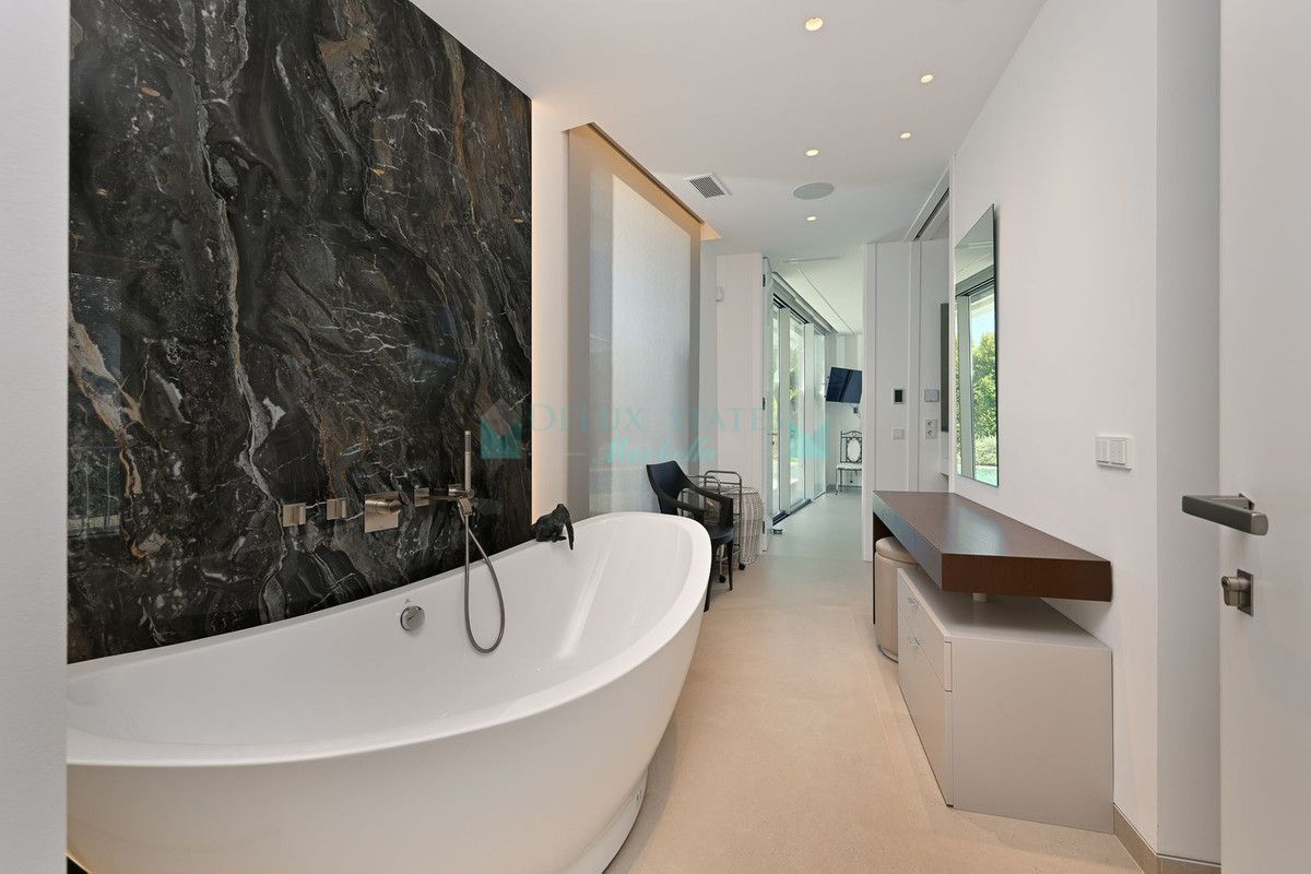 Villa for sale in Marbesa, Marbella East