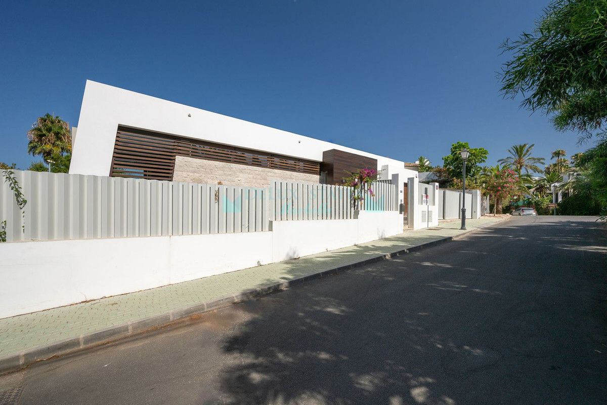 Villa for sale in Marbesa, Marbella East