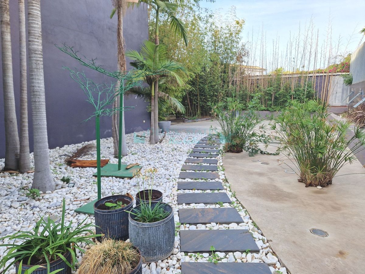 Villa for sale in Estepona