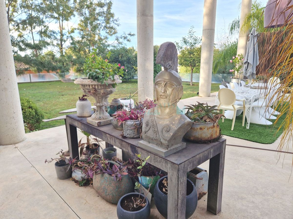 Villa for sale in Estepona