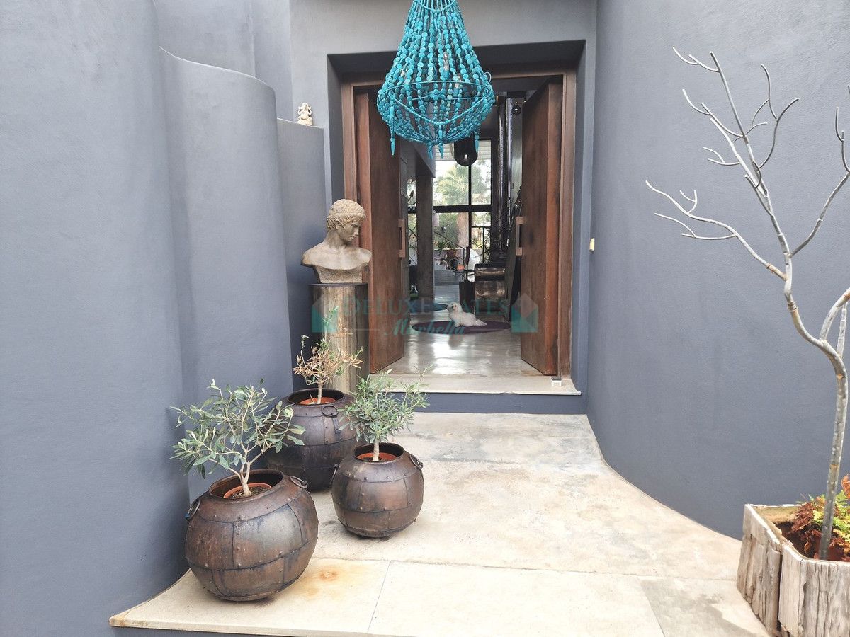 Villa for sale in Estepona