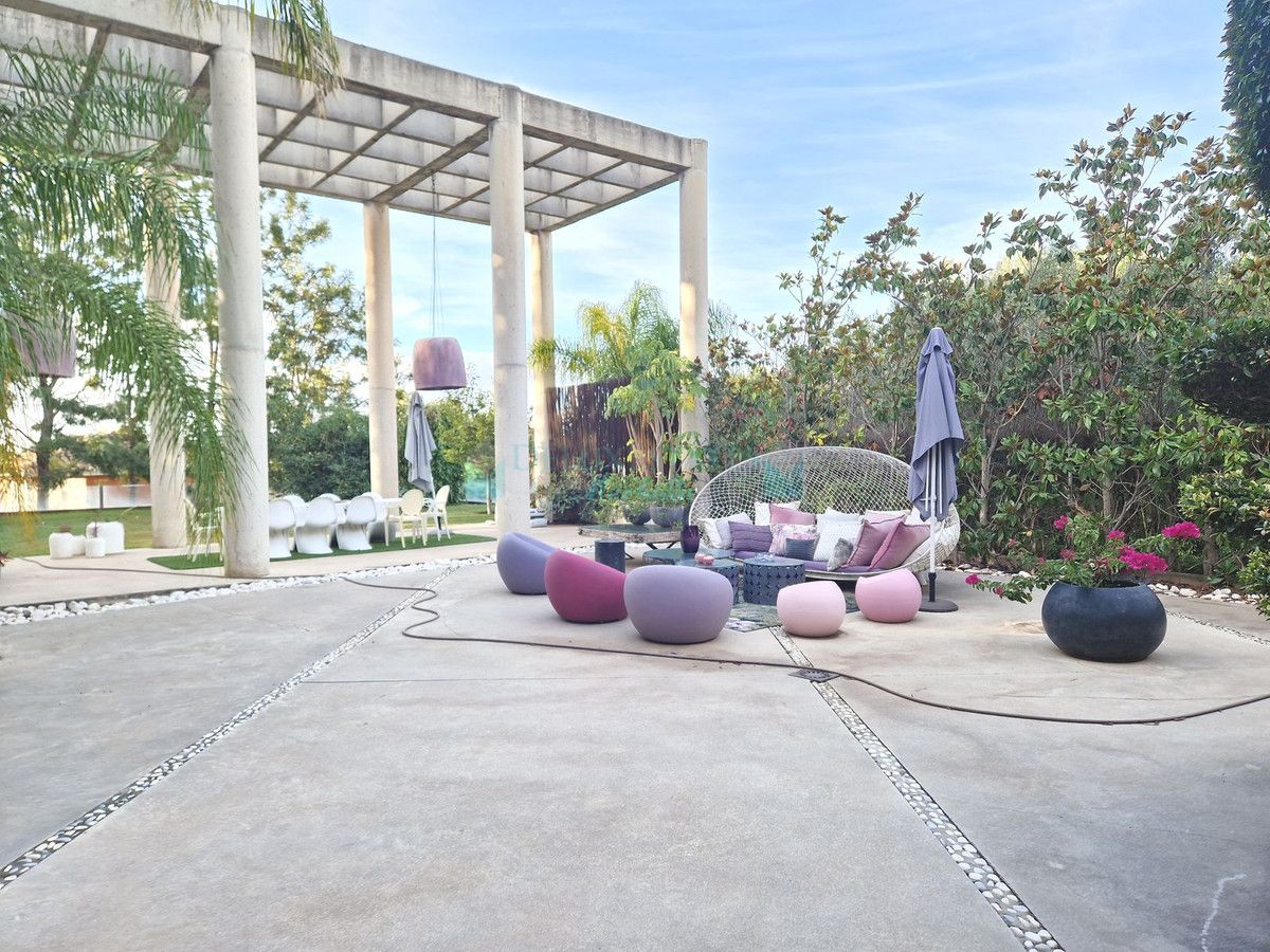 Villa for sale in Estepona