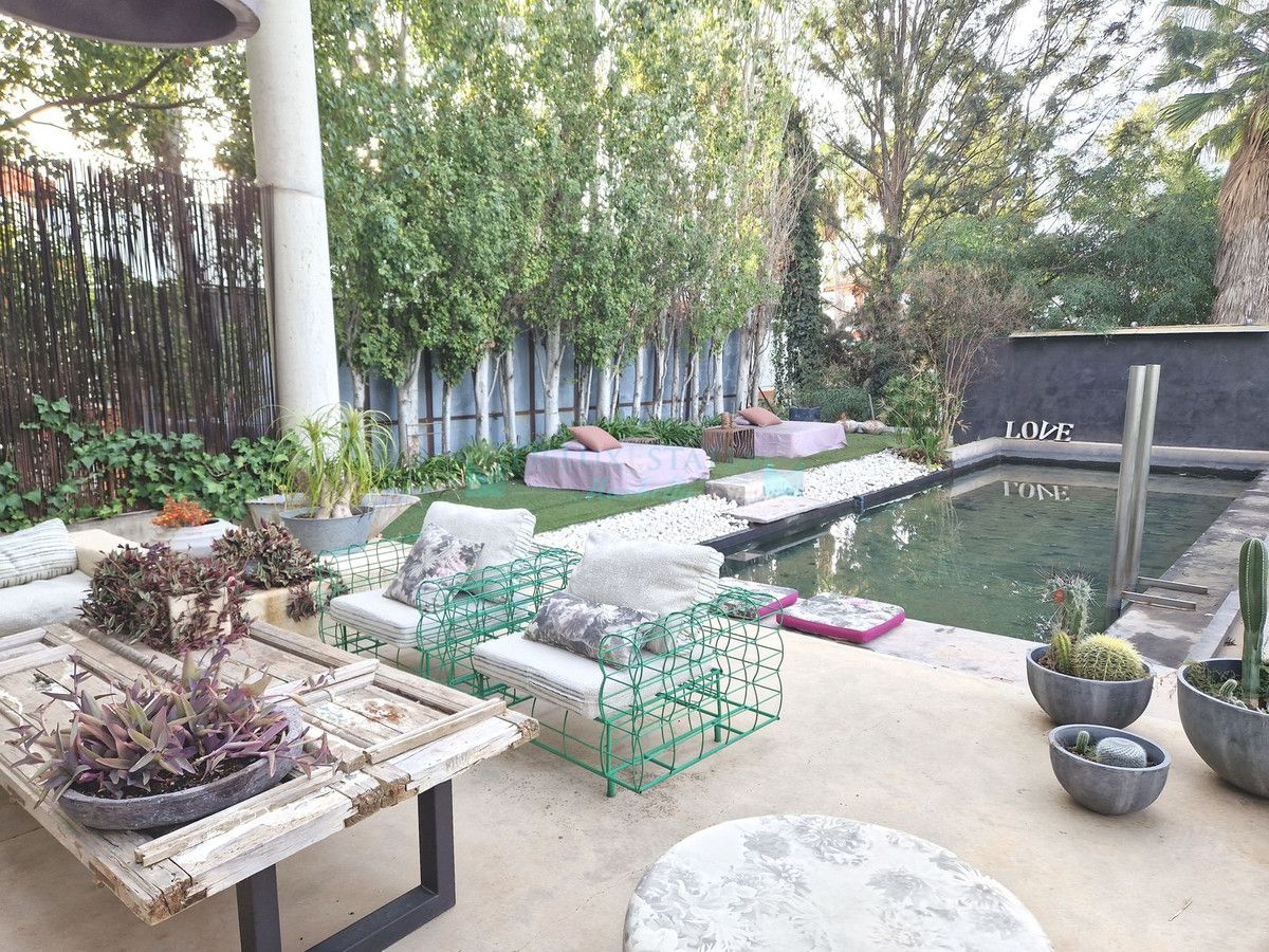 Villa for sale in Estepona