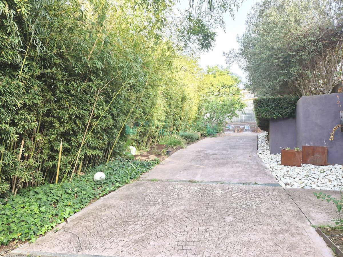 Villa for sale in Estepona