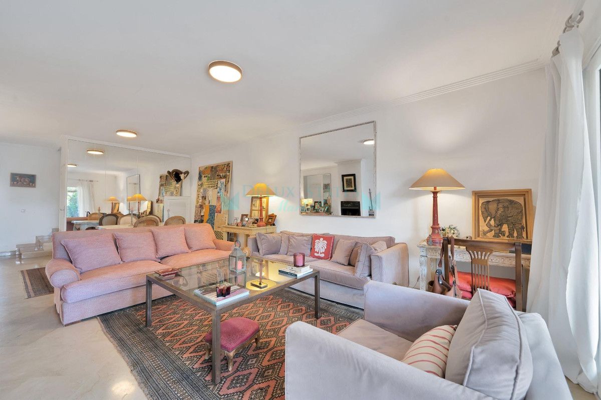 Semi Detached Villa for sale in Nagüeles, Marbella Golden Mile