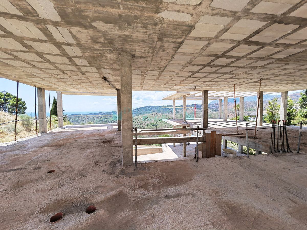 Plot for sale in Benahavis