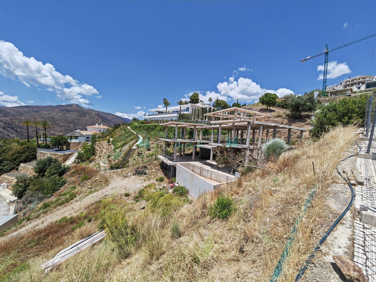 Plot for sale in Benahavis