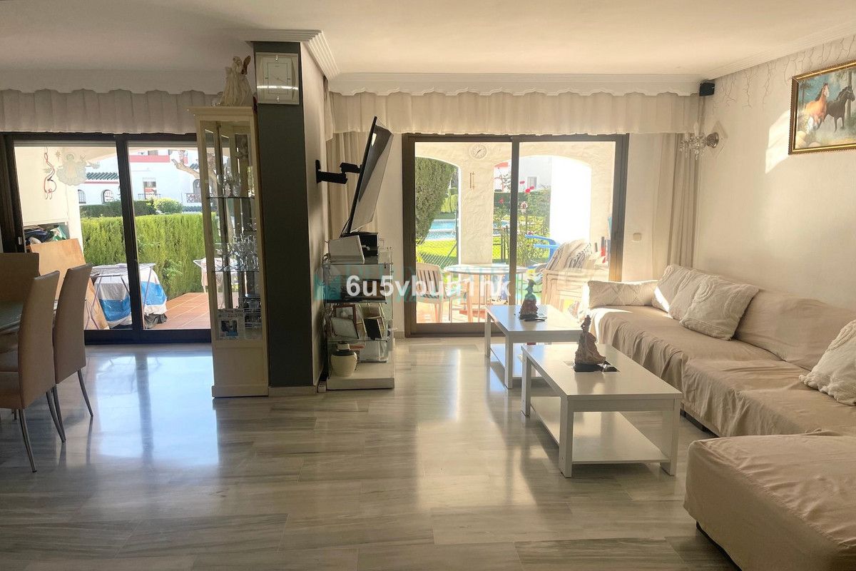 Town House for sale in Estepona