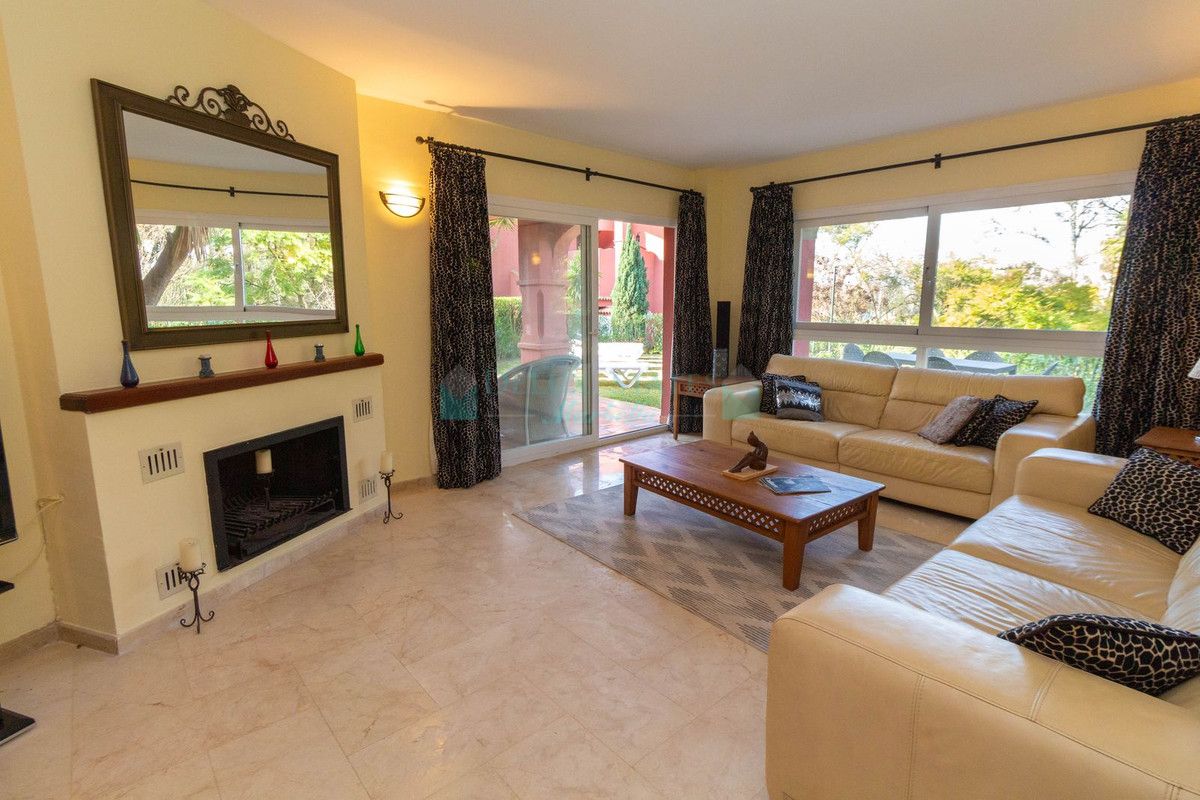 Ground Floor Apartment for sale in Elviria, Marbella East