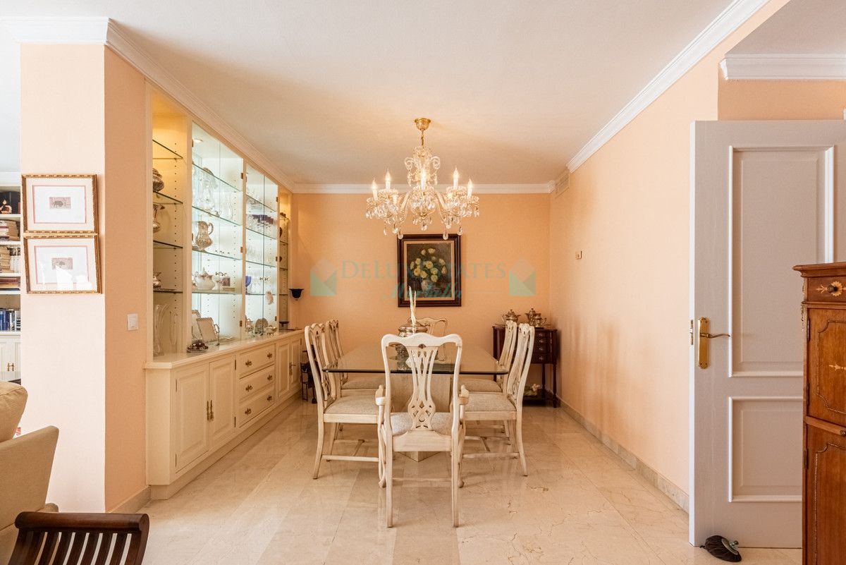 Apartment for sale in La Quinta, Benahavis