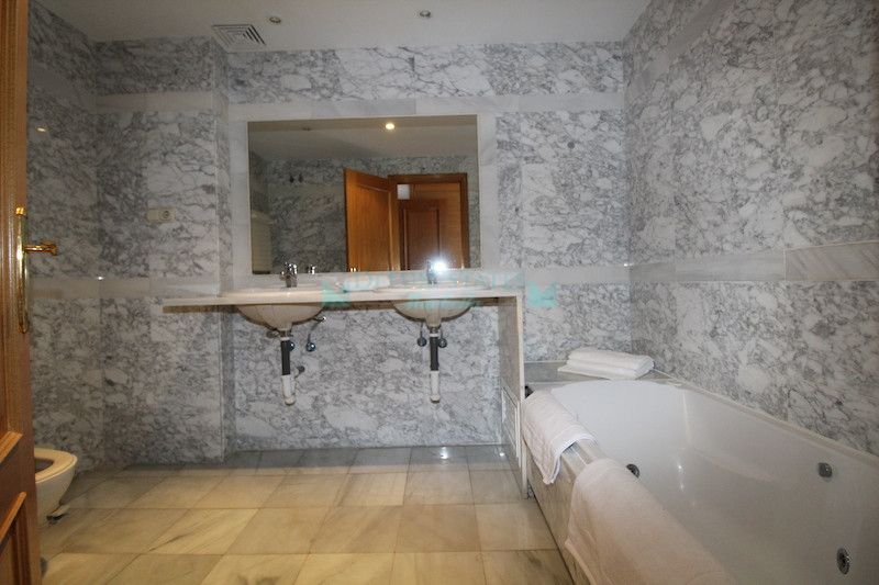 Penthouse for sale in Marbella - Puerto Banus