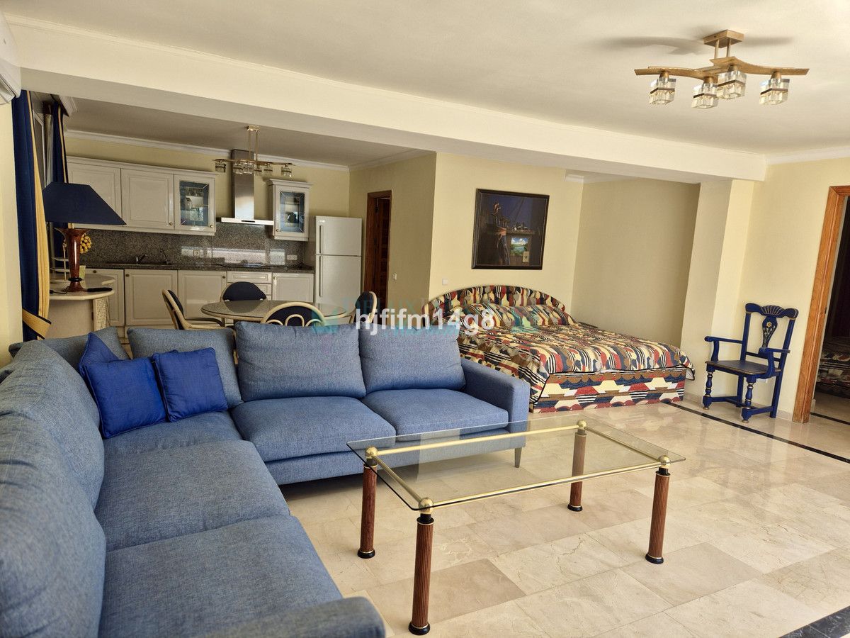 Villa for sale in La Campana, Nueva Andalucia