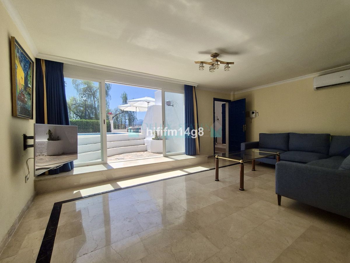 Villa for sale in La Campana, Nueva Andalucia