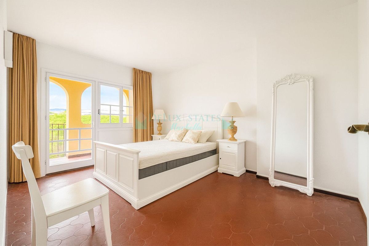 Apartment for sale in Cabopino, Marbella East