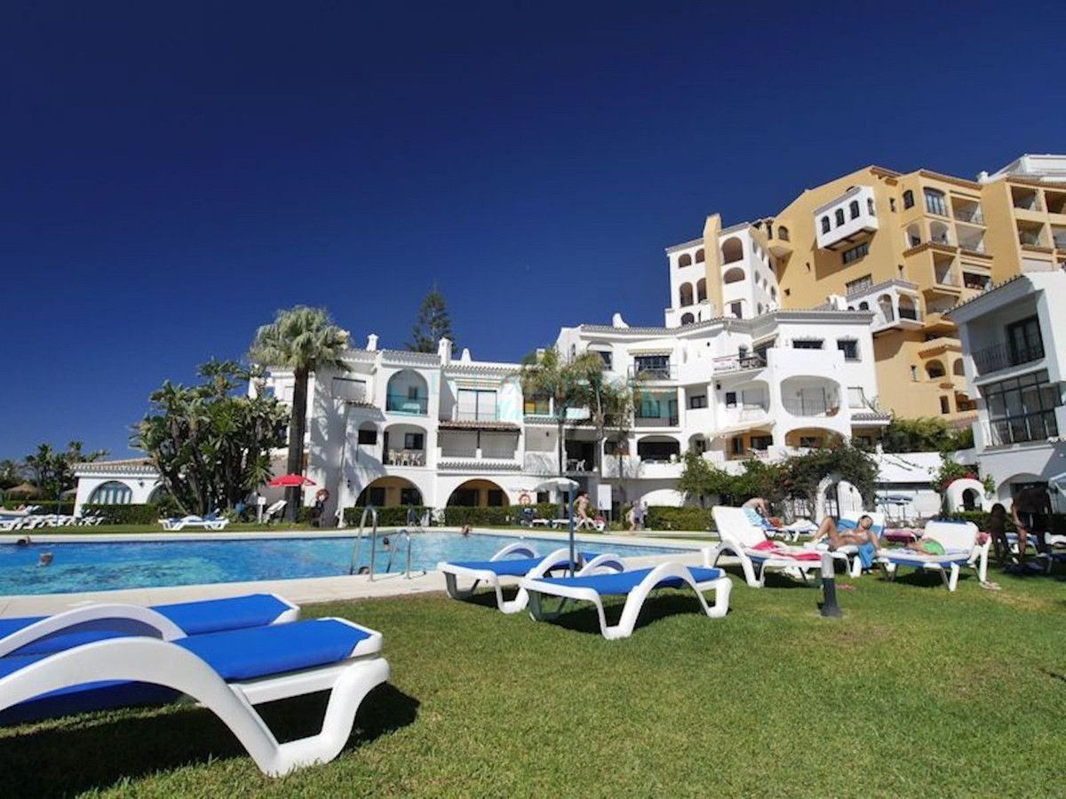 Ground Floor Apartment for sale in Cabopino, Marbella East