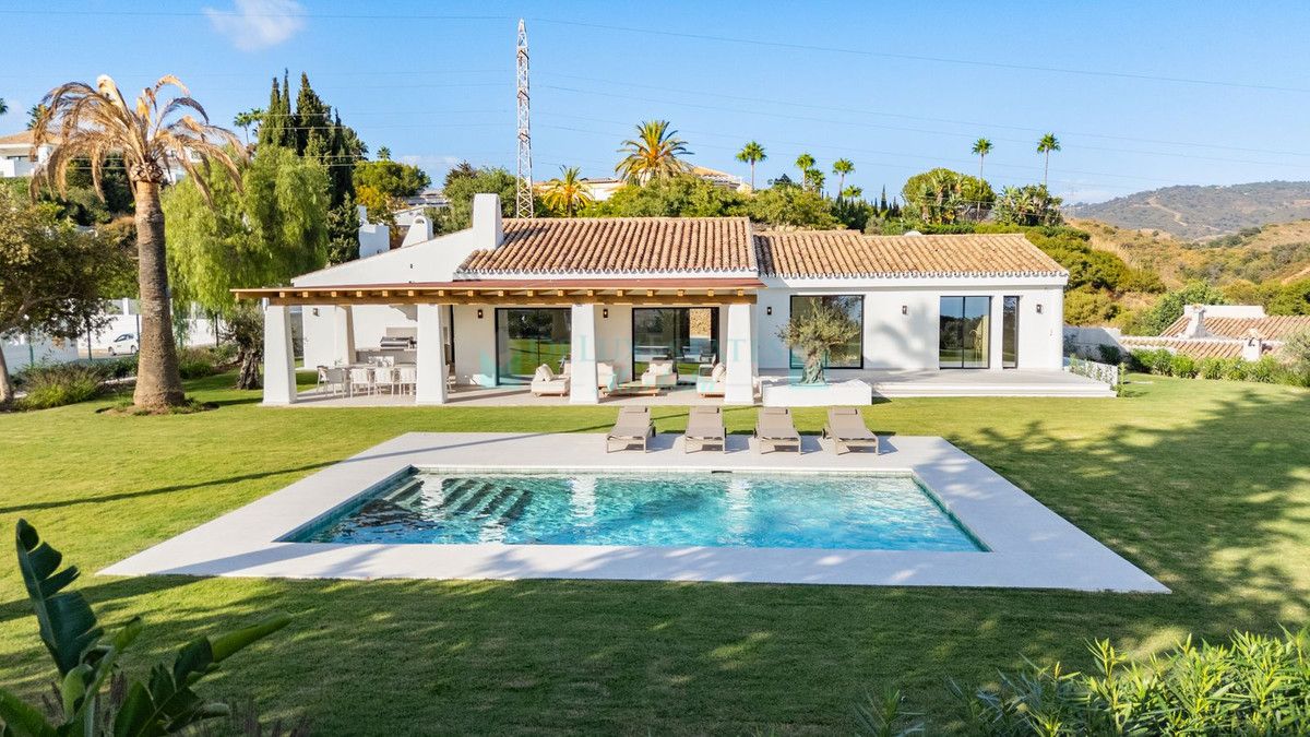 Villa for sale in El Rosario, Marbella East