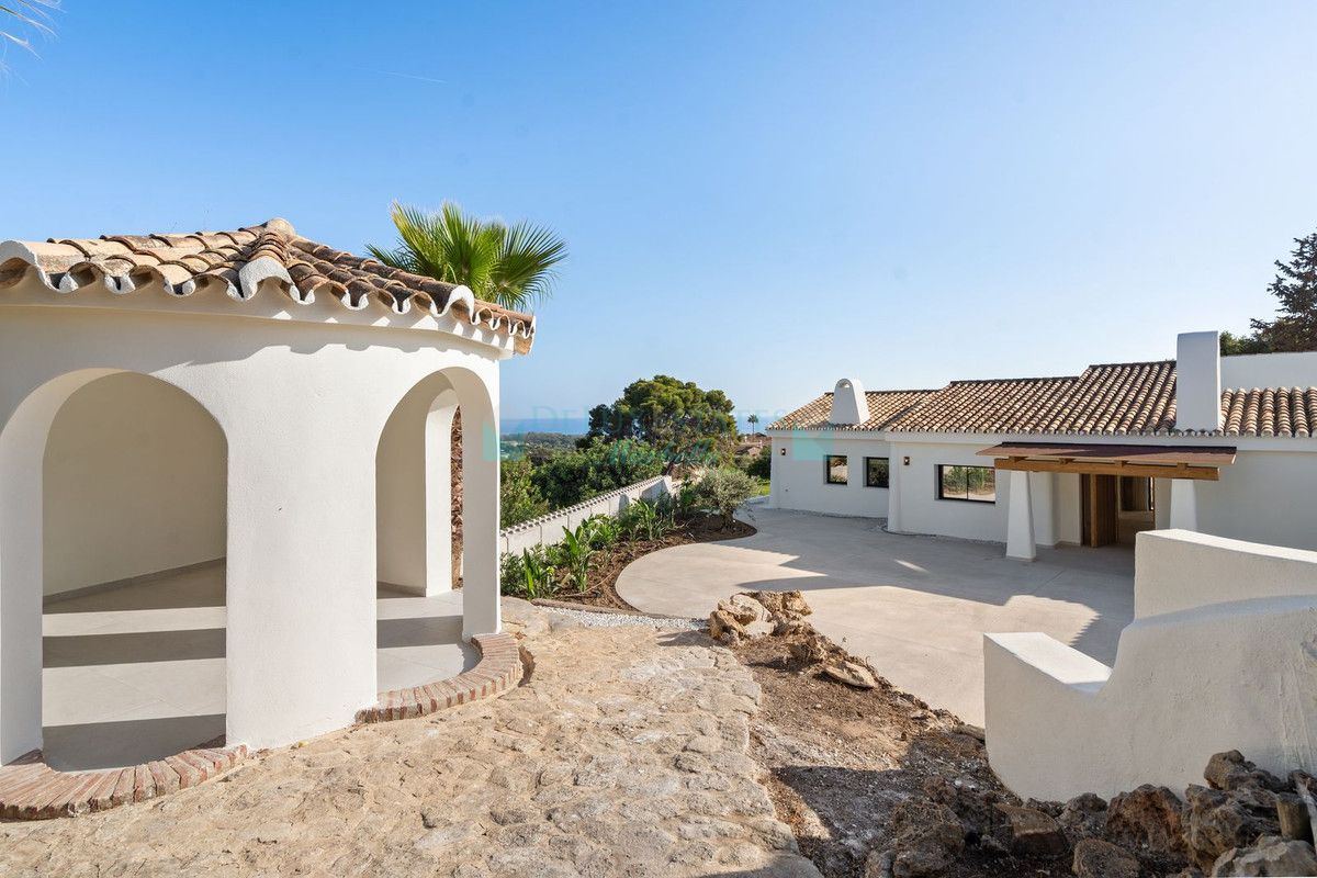 Villa for sale in El Rosario, Marbella East