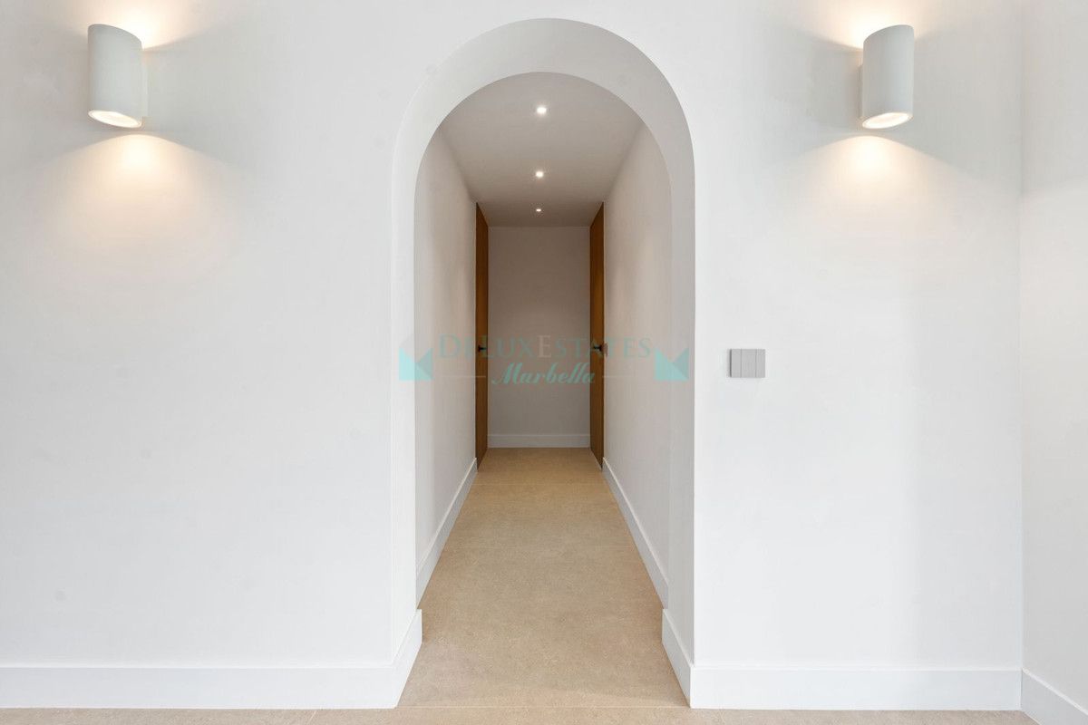 Villa for sale in El Rosario, Marbella East