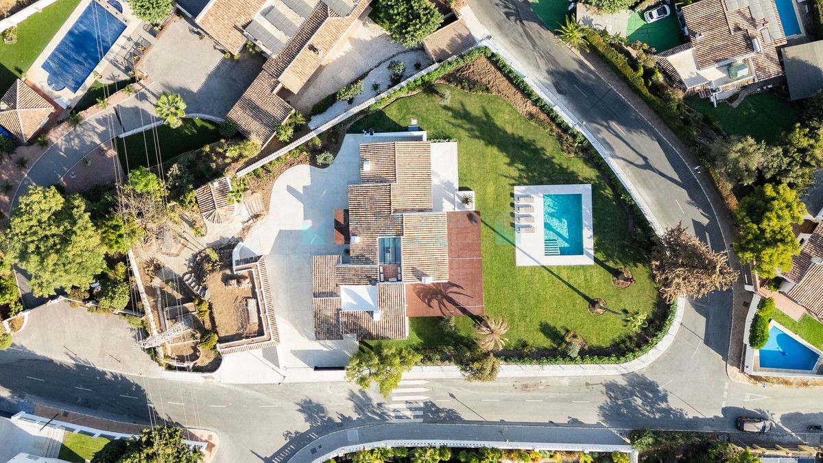 Villa for sale in El Rosario, Marbella East