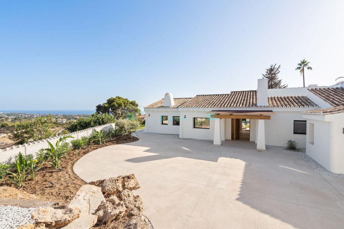 Villa for sale in El Rosario, Marbella East