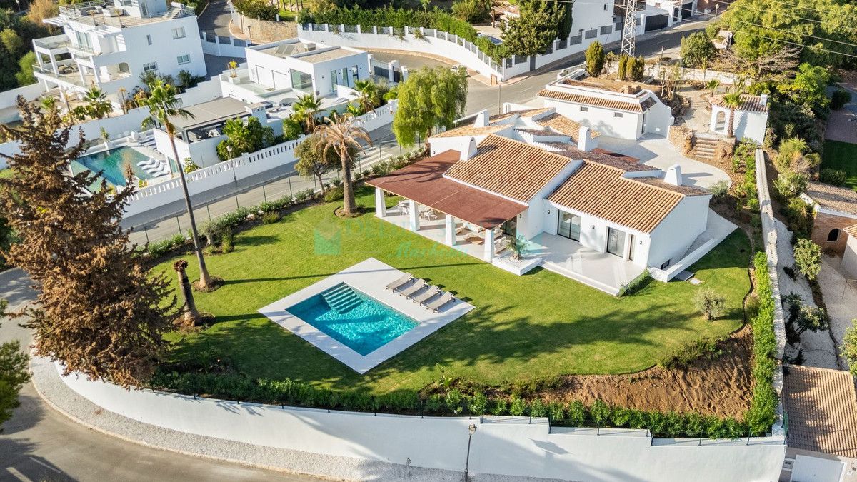 Villa for sale in El Rosario, Marbella East