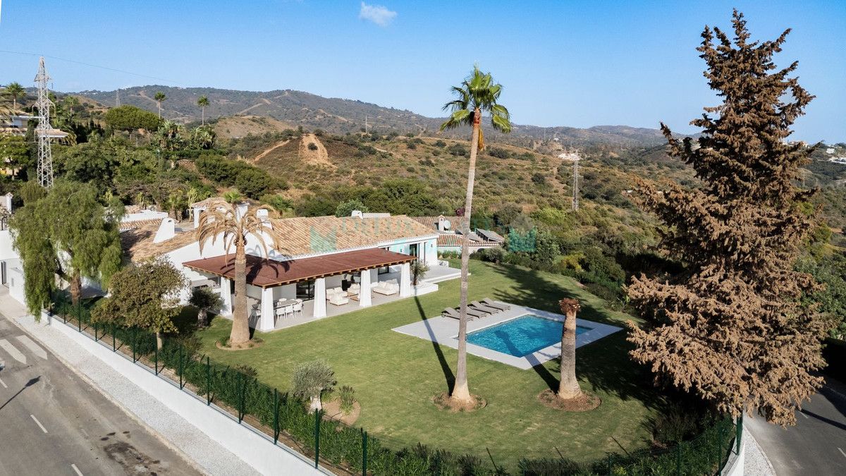 Villa for sale in El Rosario, Marbella East