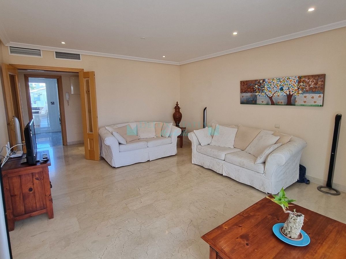 Penthouse for sale in Selwo, Estepona