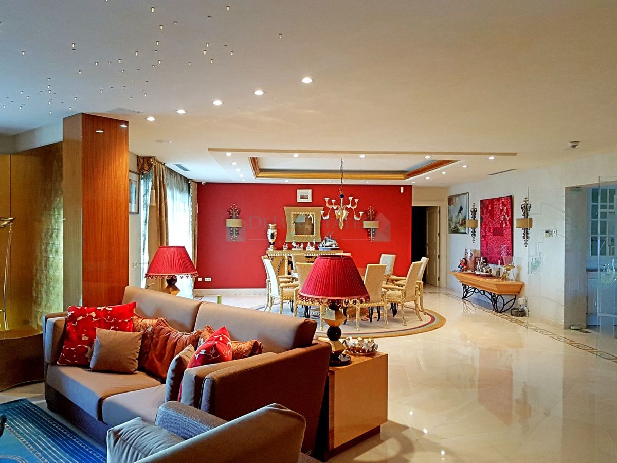 Penthouse for sale in New Golden Mile, Estepona