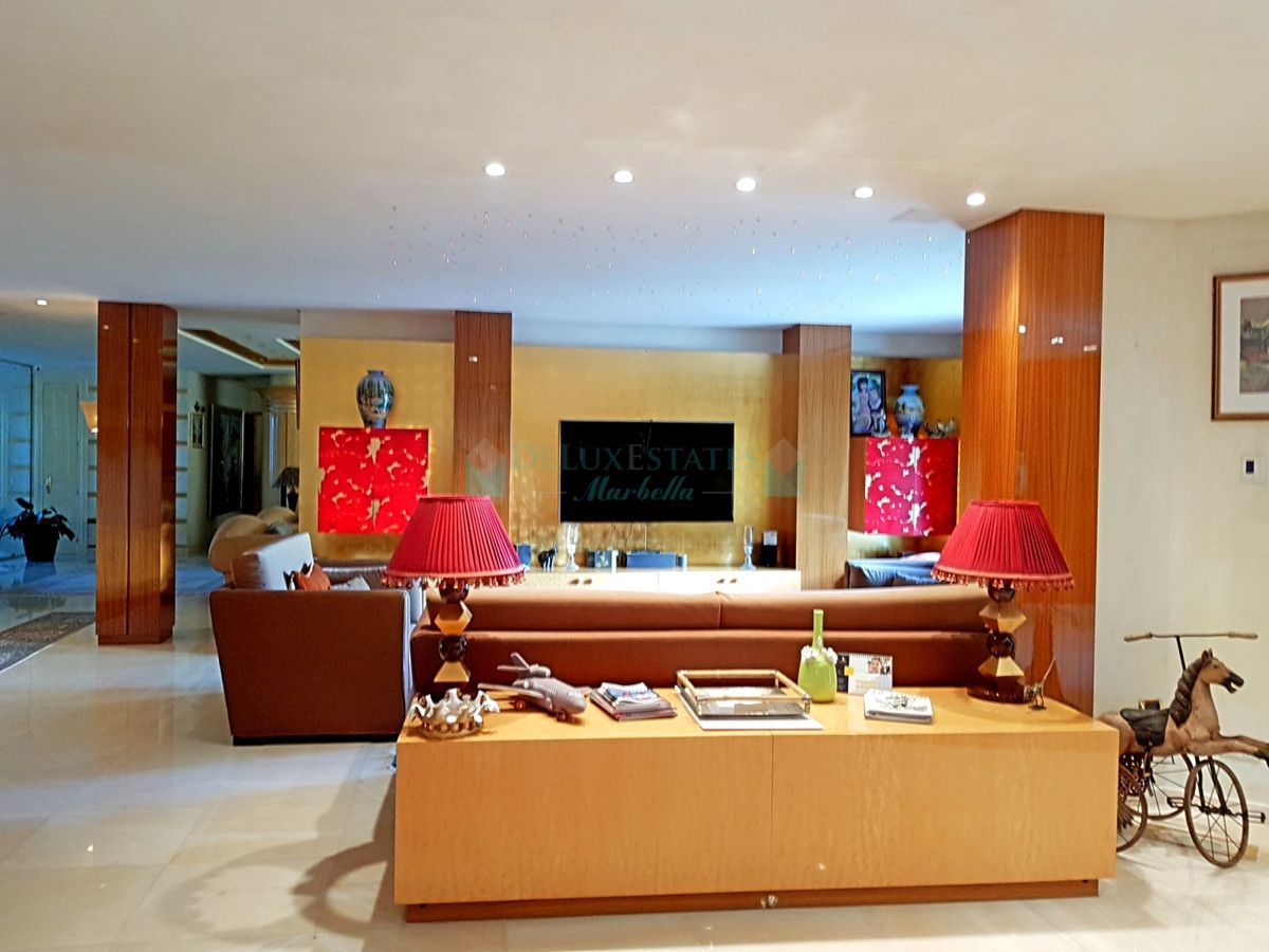 Penthouse for sale in New Golden Mile, Estepona