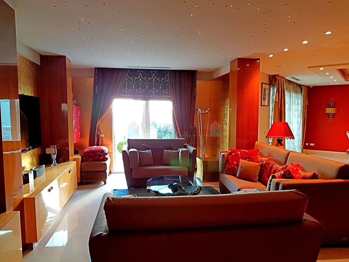 Penthouse for sale in New Golden Mile, Estepona