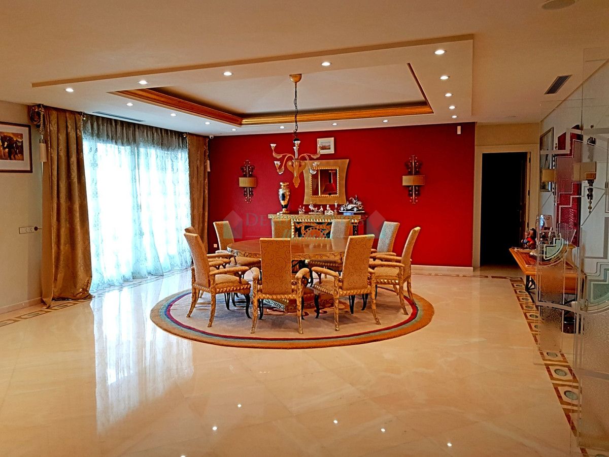 Penthouse for sale in New Golden Mile, Estepona