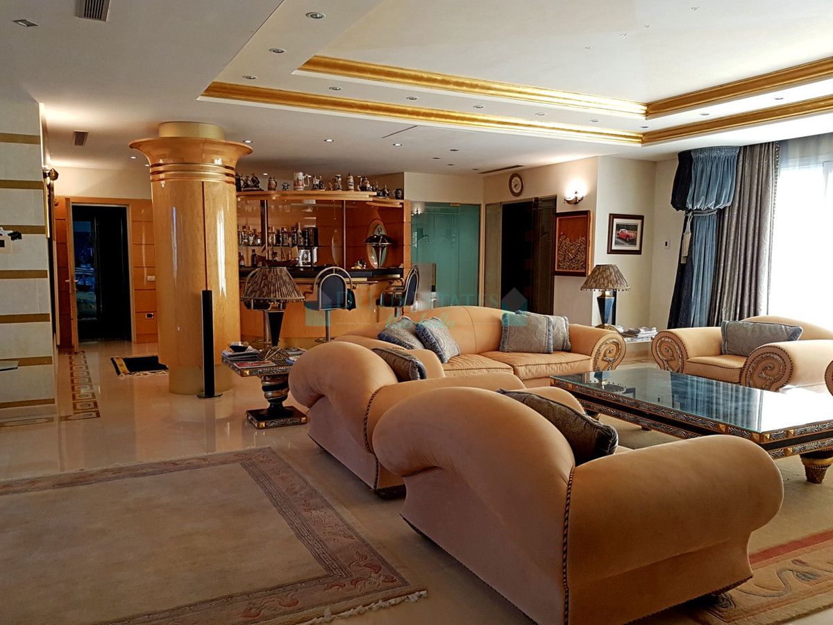 Penthouse for sale in New Golden Mile, Estepona