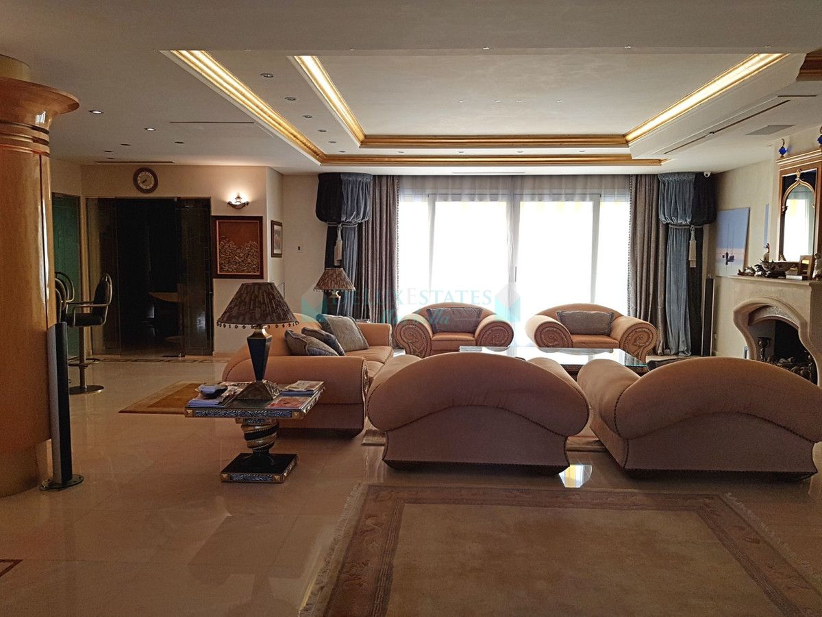 Penthouse for sale in New Golden Mile, Estepona