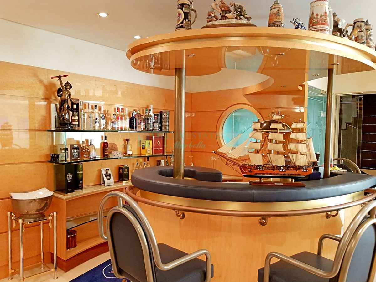 Penthouse for sale in New Golden Mile, Estepona