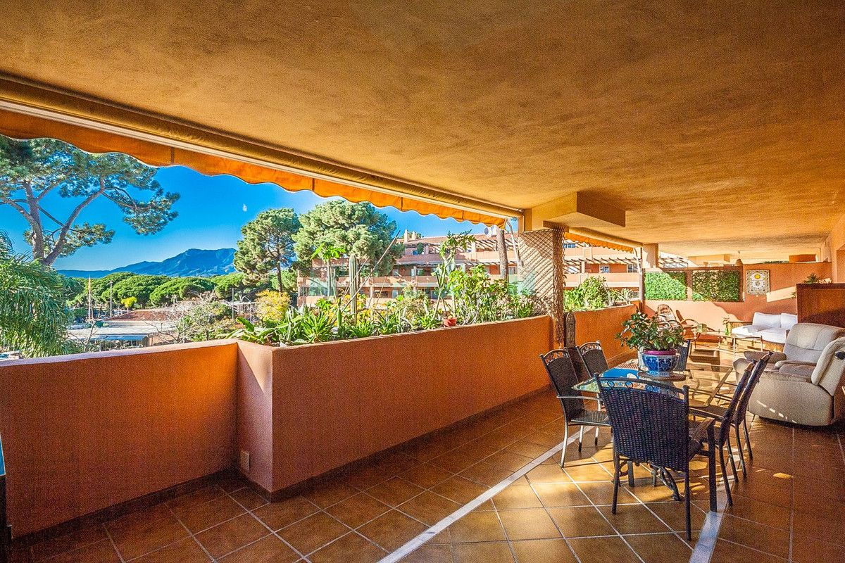Apartment for sale in Elviria, Marbella East