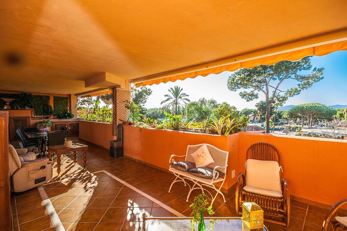 Apartment for sale in Elviria, Marbella East