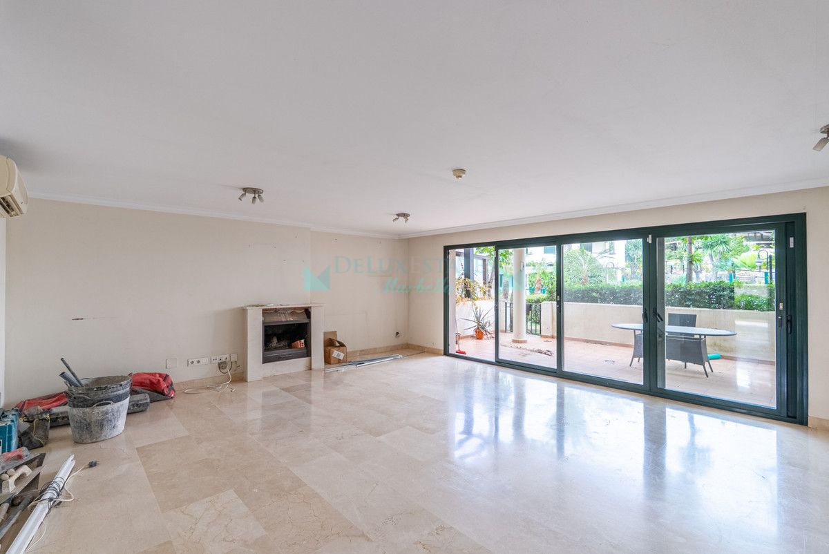 Town House for sale in Estepona