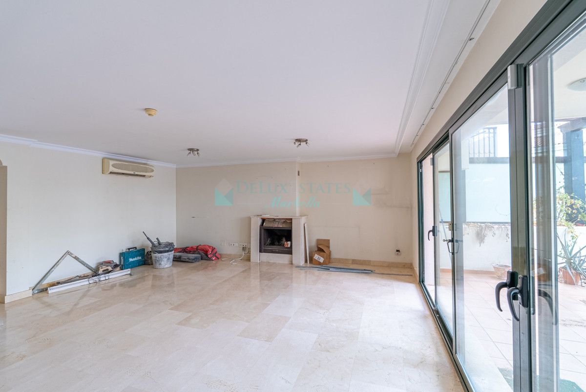 Town House for sale in Estepona