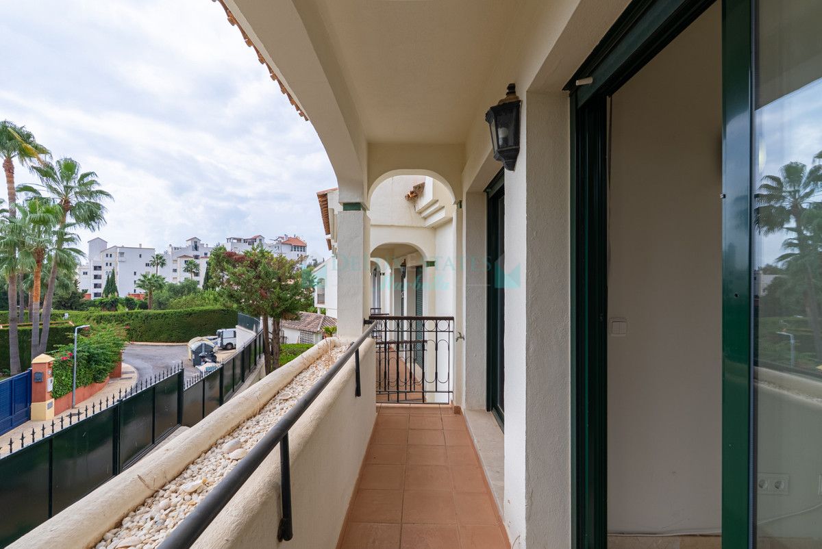 Town House for sale in Estepona